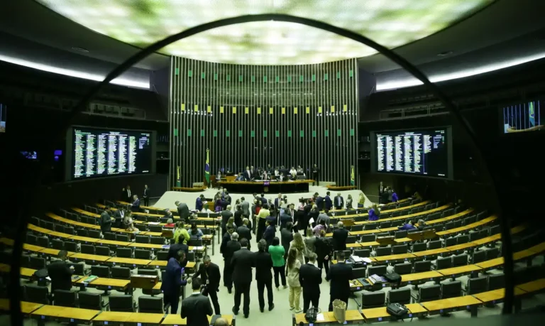 Projeto para redução da maioridade penal segue para análise em Comissão Especial
