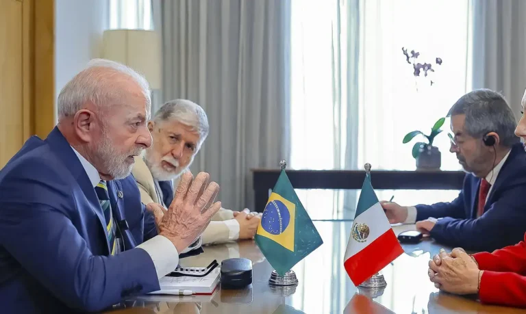 Lula associa protestos no México às mobilizações de 2013 que abalaram o Brasil