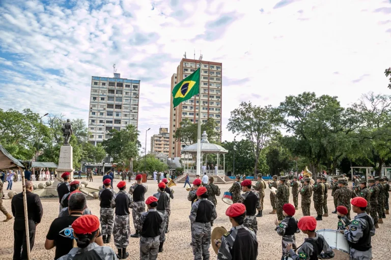 Retomada de Corumbá é celebrada com solenidade na Praça da Independência