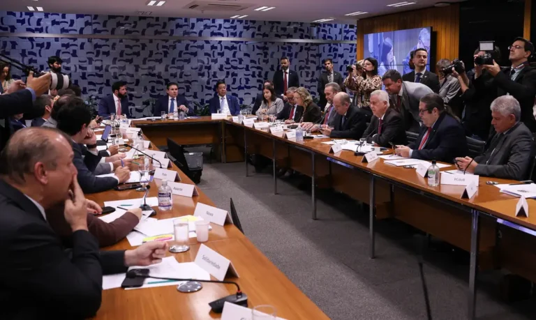 Governo retira urgência e libera votação sobre o fim da escala 6×1