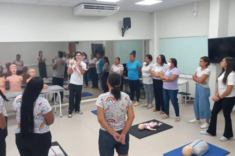 Capacitação em primeiros socorros qualifica 500 profissionais da Educação Infantil