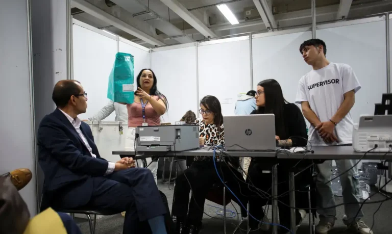 Petro denuncia fraude contra o voto e questiona integridade da pré-contagem