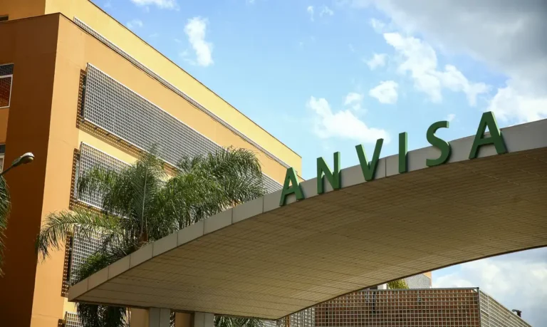 Anvisa proíbe plataforma de consulta online e entrega de medicamento Voy