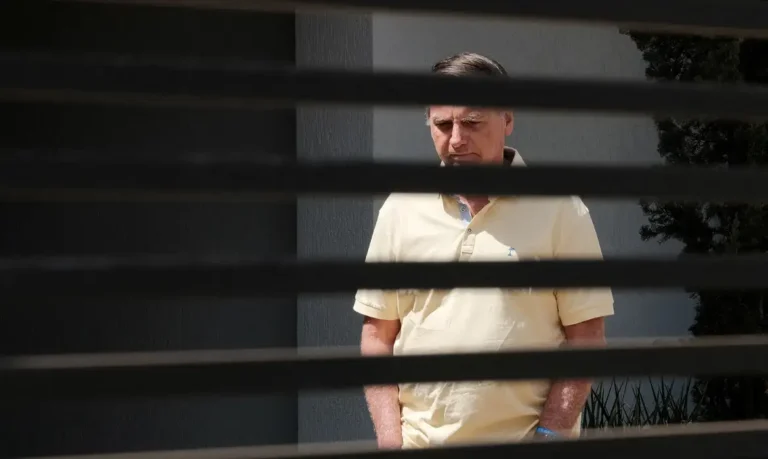 Tornozeleira de Bolsonaro registra falha de sinal, informa PM ao STF