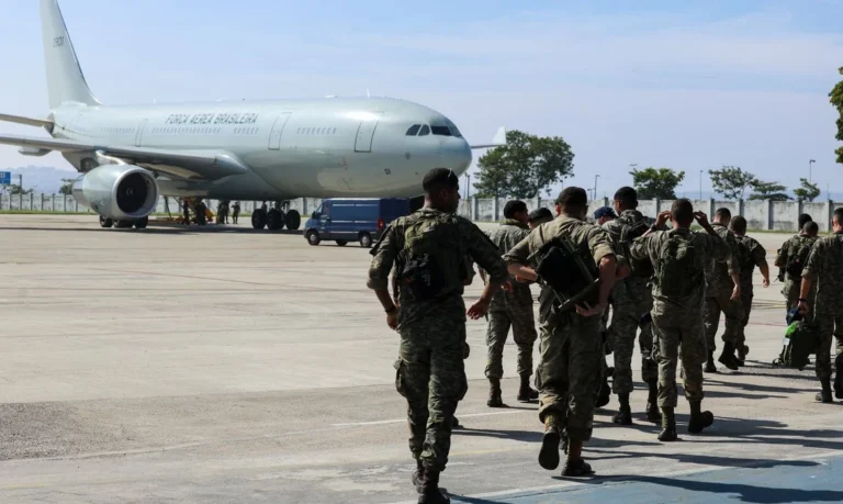 FAB envia 52 militares e 18 toneladas de medicamentos à Venezuela em apoio humanitário