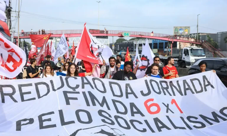 Ato no Rio mobiliza pressão sobre o Senado pelo fim da escala 6×1