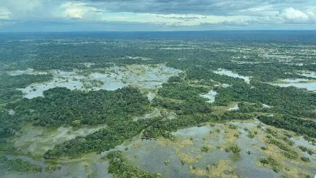 Vista aérea do Pantanal do Paiaguás coberto por água após cheia