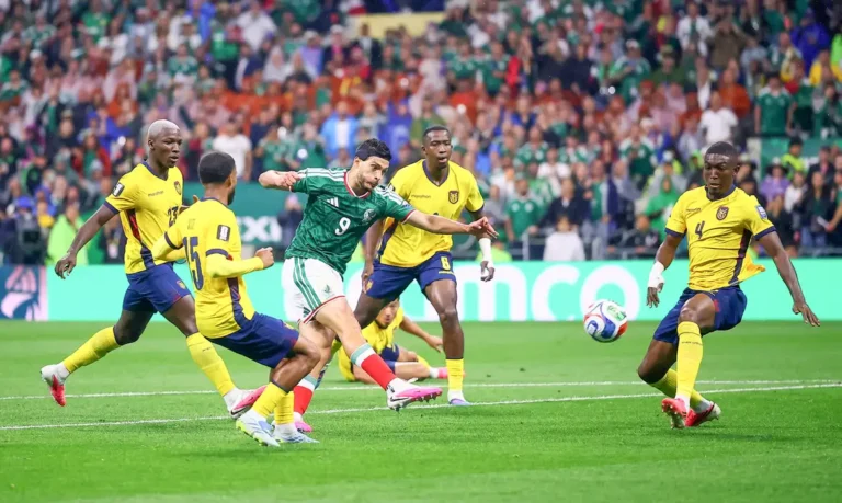 México vence o Equador, mantém defesa invicta e garante vaga nas oitavas da Copa do Mundo