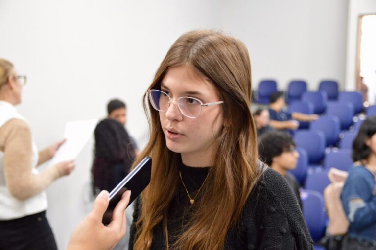 AprovaJuv prepara jovens com cursinho pré-vestibular