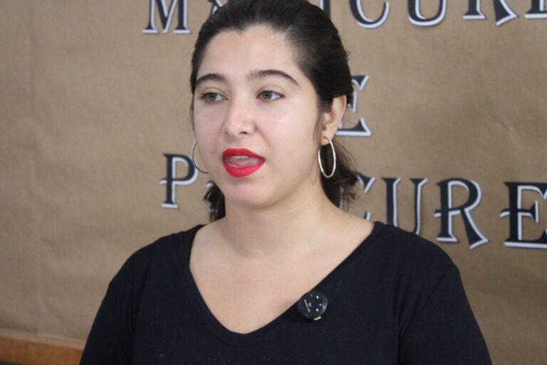 Curso de manicure forma alunos e incentiva geração de renda
