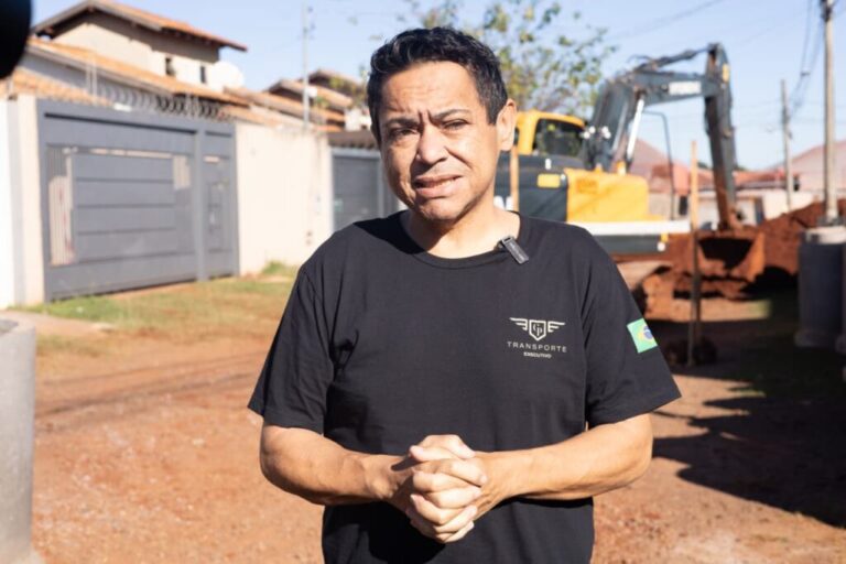 Moradores comemoram chegada do asfalto no Jd. das Nações 
