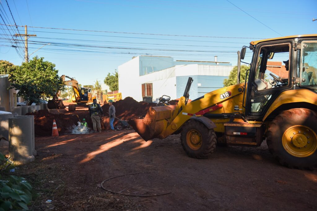 Obras de drenagem levam infraestrutura ao Jd. das Nações