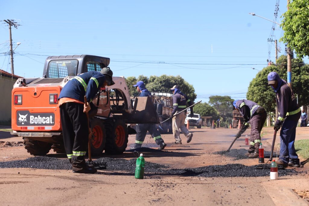 Prefeitura realiza mutirão de tapa-buracos do Vira CG Infraestrutura