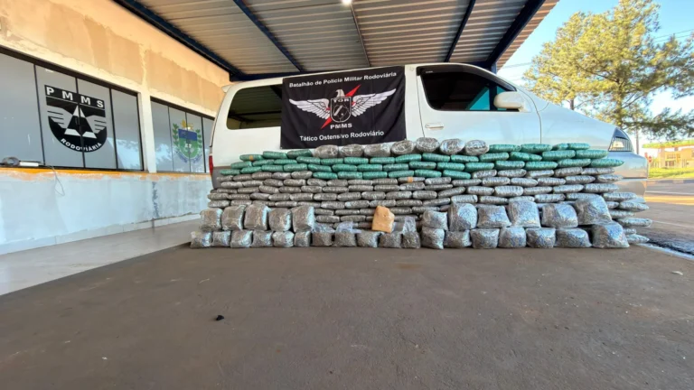 Polícia Rodoviária apreende quase 240 quilos de skunk após perseguição em Coronel Sapucaia