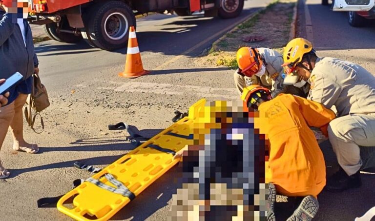 Motociclista fica ferida após colisão com carro em cruzamento de Corumbá