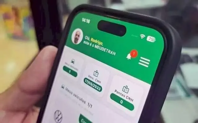 Fachada do Detran, veículos em pátio e calendário destacando 29 de julho com alerta de segurança digital