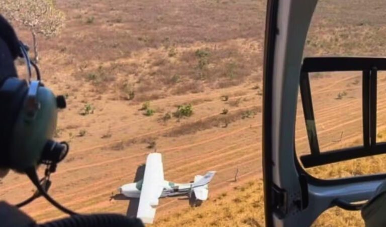 FAB intercepta avião suspeito vindo da Bolívia e aeronave é encontrada abandonada em área rural de MS