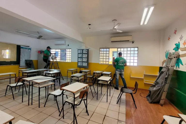 Corumbá reforça mutirão de limpeza e dedetização nas escolas da REME