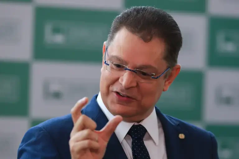 PF faz nova operação sobre suposto desvio de cotas parlamentares e mira pessoas ligadas a Sóstenes Cavalcante