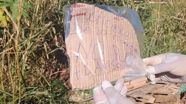Policiais investigam crime em estrada próxima à fronteira entre Paraguai e Brasil