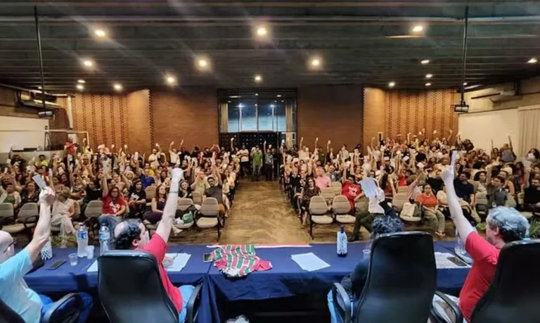 Professores da Uerj anunciam fim da greve após mais de três meses