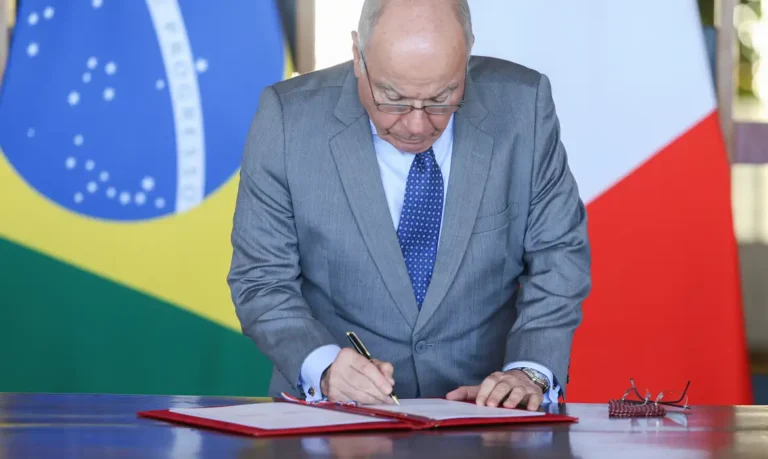 Itamaraty alerta que EUA podem usar força militar no Brasil