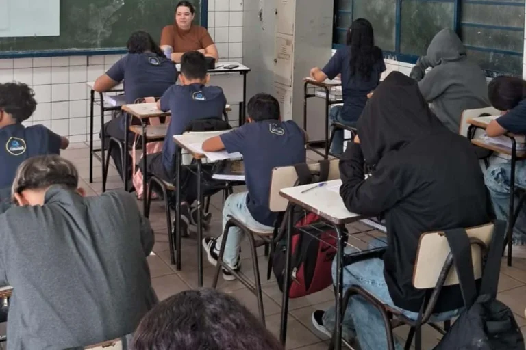 Rede Municipal de Ensino de Corumbá registra avanço na taxa de aprovação do Censo 2025