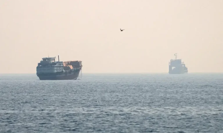 Trump desiste de cobrar taxa sobre embarcações no Estreito de Ormuz