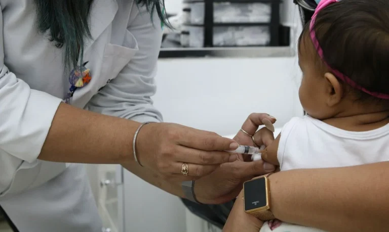 Cobertura vacinal é insuficiente e 13,5 milhões de crianças no primeiro ano de vida não recebem vacina