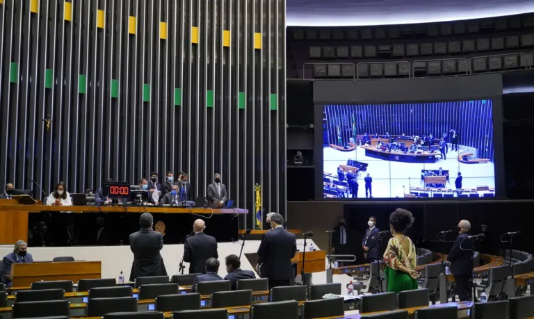 Dino pede explicações a partidos sobre controle de emendas parlamentares