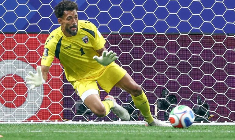 Vozinha é anunciado pelo Colo Colo após destaque na Copa do Mundo