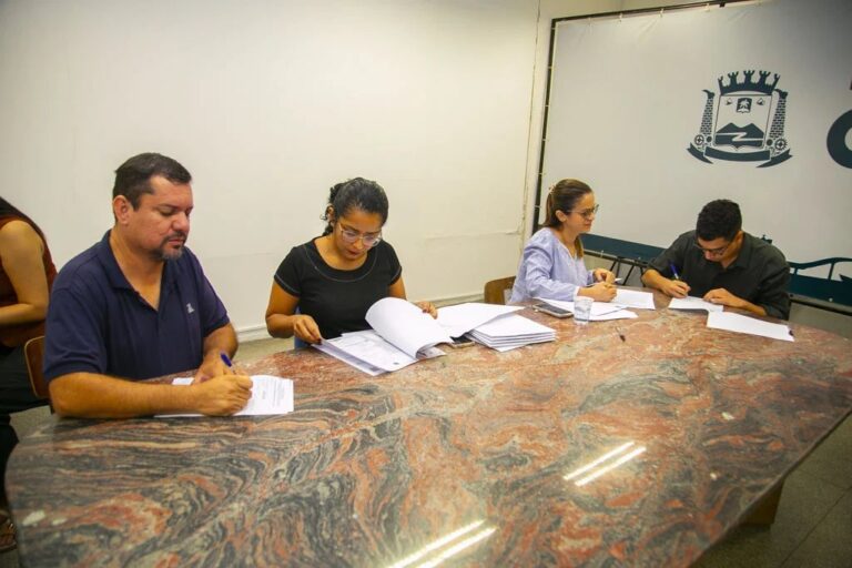 Prefeitura de Corumbá empossa sete aprovados em concurso público