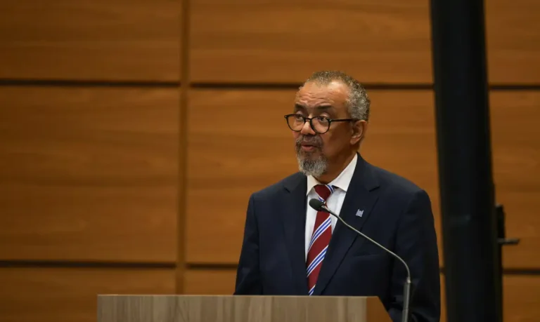 OMS diz que risco de disseminação do ebola pelo mundo é baixo e controlável