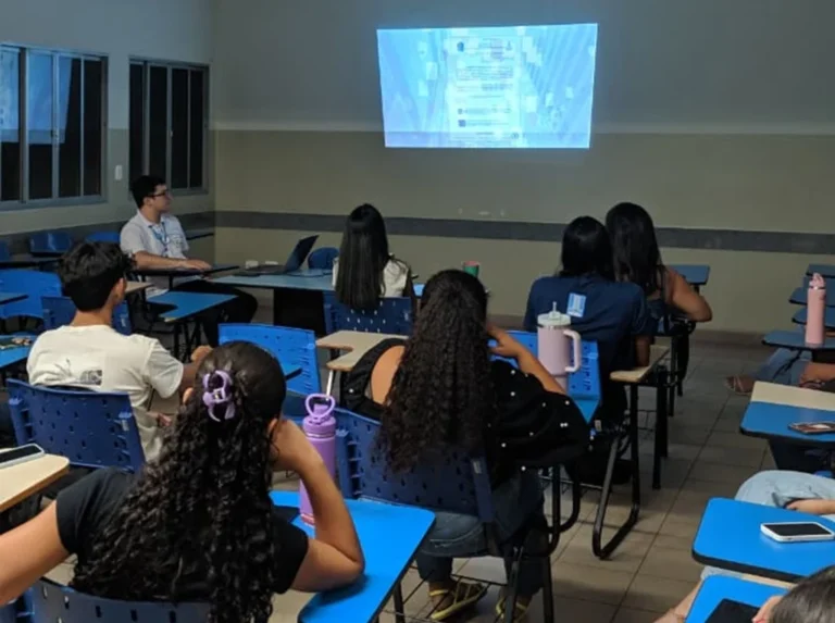 Corumbá anuncia 70 vagas de estágio na Educação