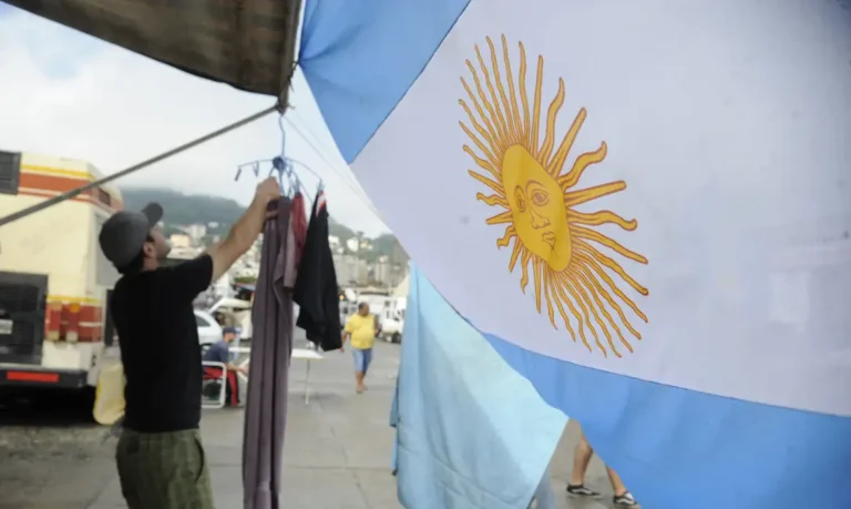 Jovens argentinos vivem em condições de vulnerabilidade social, indica levantamento