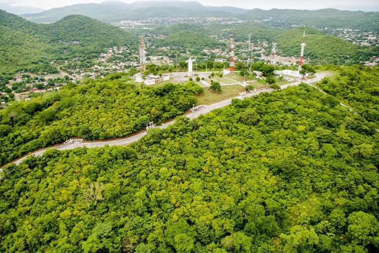 Corumbá inaugura campanha Agosto Lilás com iluminação do Cristo Rei