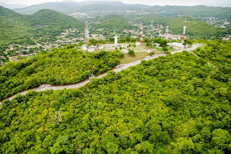 Corumbá inaugura campanha Agosto Lilás com iluminação do Cristo Rei