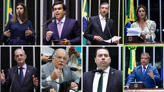 Candidatos da bancada federal de Mato Grosso do Sul em evento de campanha com bandeira estadual ao fundo