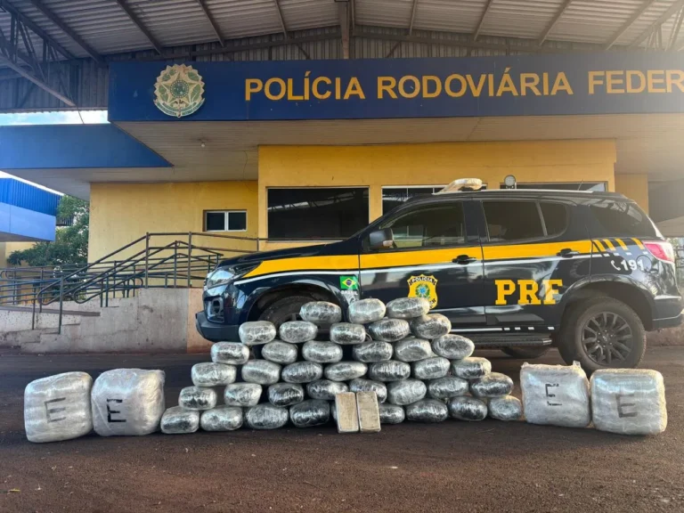 Mais de 63 kg de drogas são encontrados em malas de dois passageiros bolivianos em ônibus que saiu de Corumbá