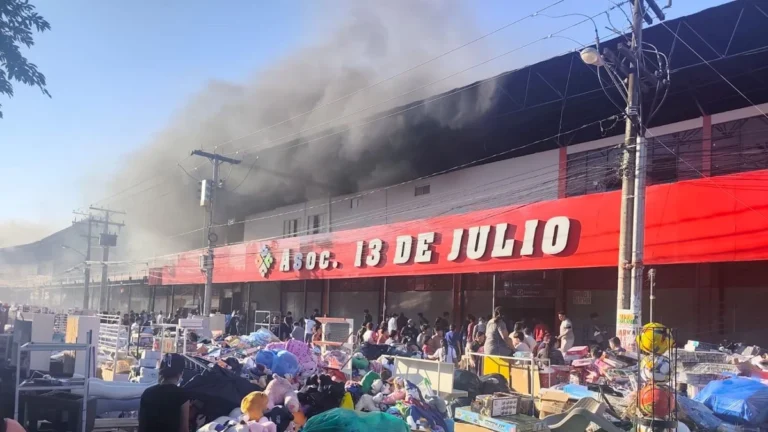 Presidente da Bolívia anuncia apoio a comerciantes após incêndio em feira de Santa Cruz