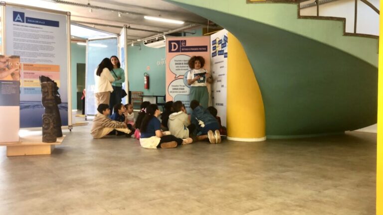 Alunos mergulham no aprendizado em exposição sobre a água