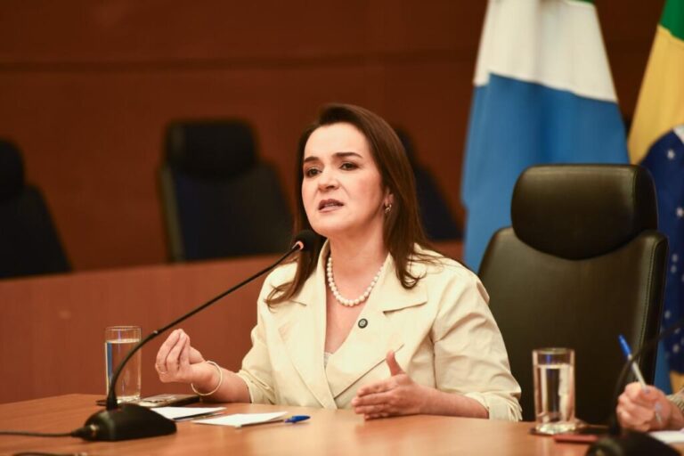 Simpósio debate violência política contra mulheres