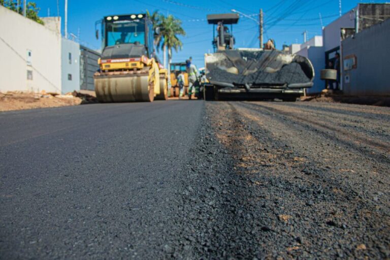 ViraCG Infraestrutura: Moradores comemoram chegada de asfalto no Jd. Oliveira