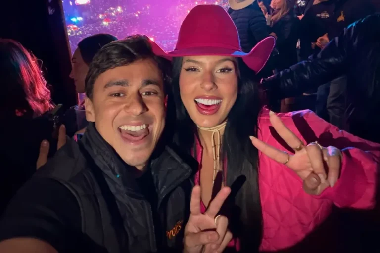 Ana Castela se apresentando em show ao ar livre