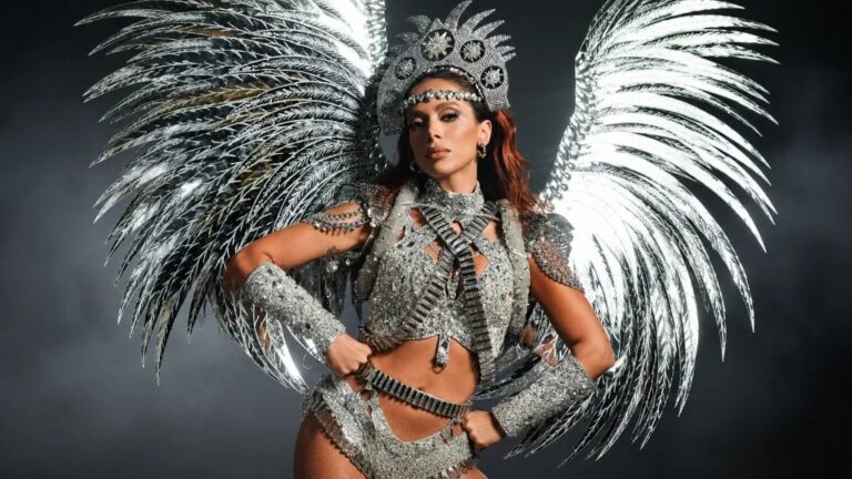 Anitta assume posto de rainha de bateria da Grande Rio após saída de Virginia