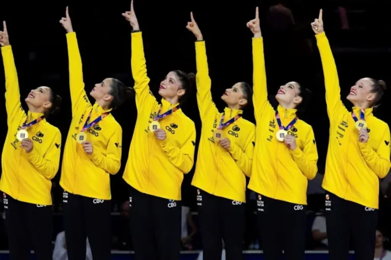 Equipe brasileira de ginástica rítmica comemora ouro no Mundial de Frankfurt
