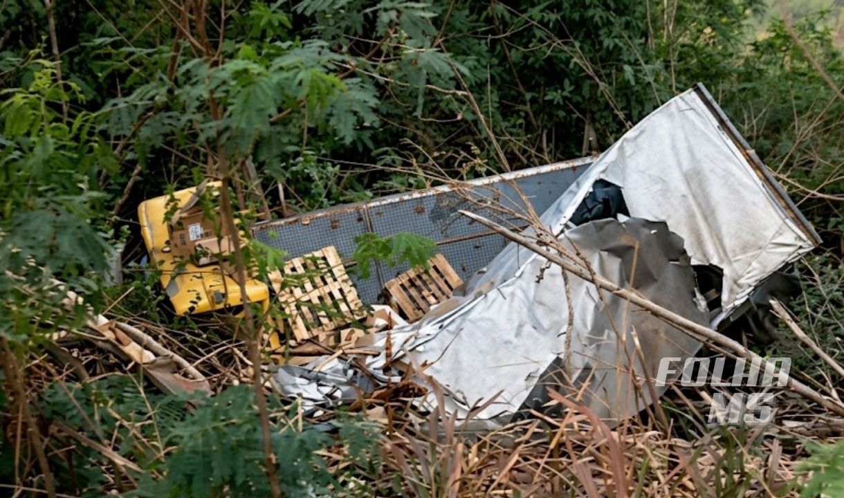 caminhao br 262 acidente na BR-262 em Corumbá