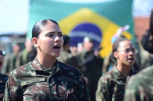 Soldados do CMO fazem Juramento à Bandeira no Forte Pantanal