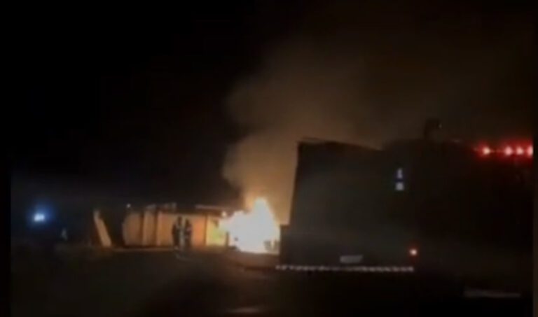 Casal morre carbonizado em acidente na BR-267 entre carro e carreta de etanol