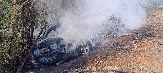 Equipes de resgate atendem vítimas de colisão entre dois carros em Anastácio